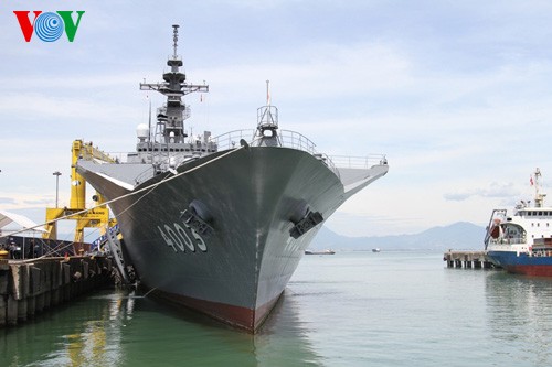 Japanese ship Kunisaki docks at Da Nang Tien Sa port - ảnh 1